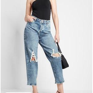 NWT Express Curvy Mid Rise Medium Wash Ripped Boyfriend Jeans, Size 6